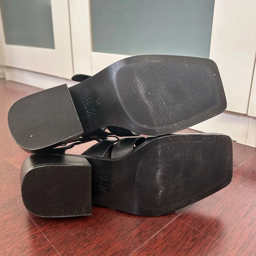 Zara Black Strappy Buckle Block Heel Sandals - Picture 6 of 7